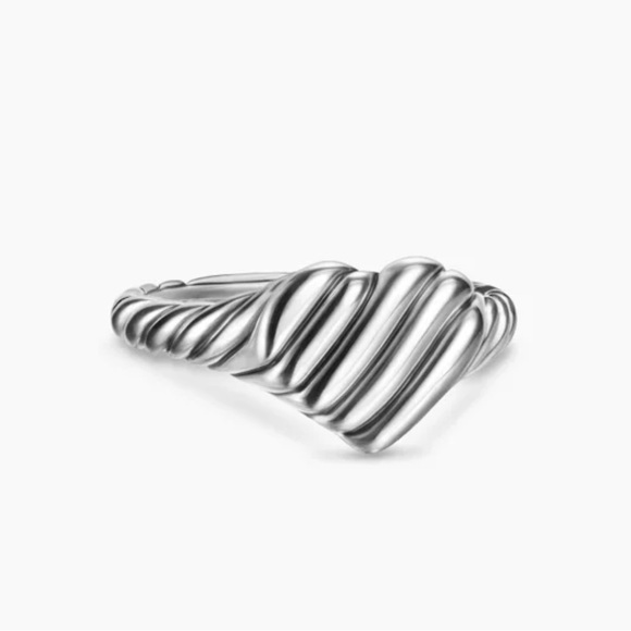 David Yurman Sculpted Cable Heart Pinky Ring - Silver,
Size 2.5 - Picture 3 of 8